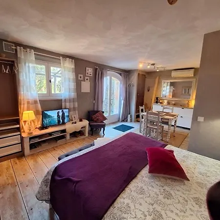 Pensión Massacan-vue 3*